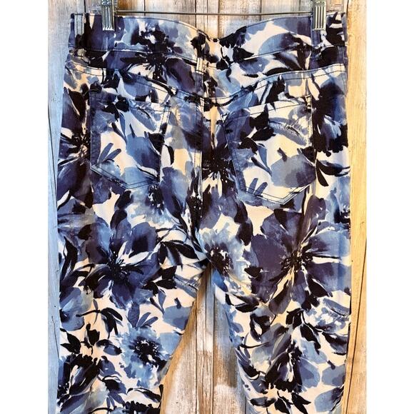 Chico's Platinum Denim Floral Print Ankle Jeans - Size 8 - Picture 6 of 7